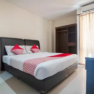 https://oyo-482-anika-residence.hotelsseminyak.net